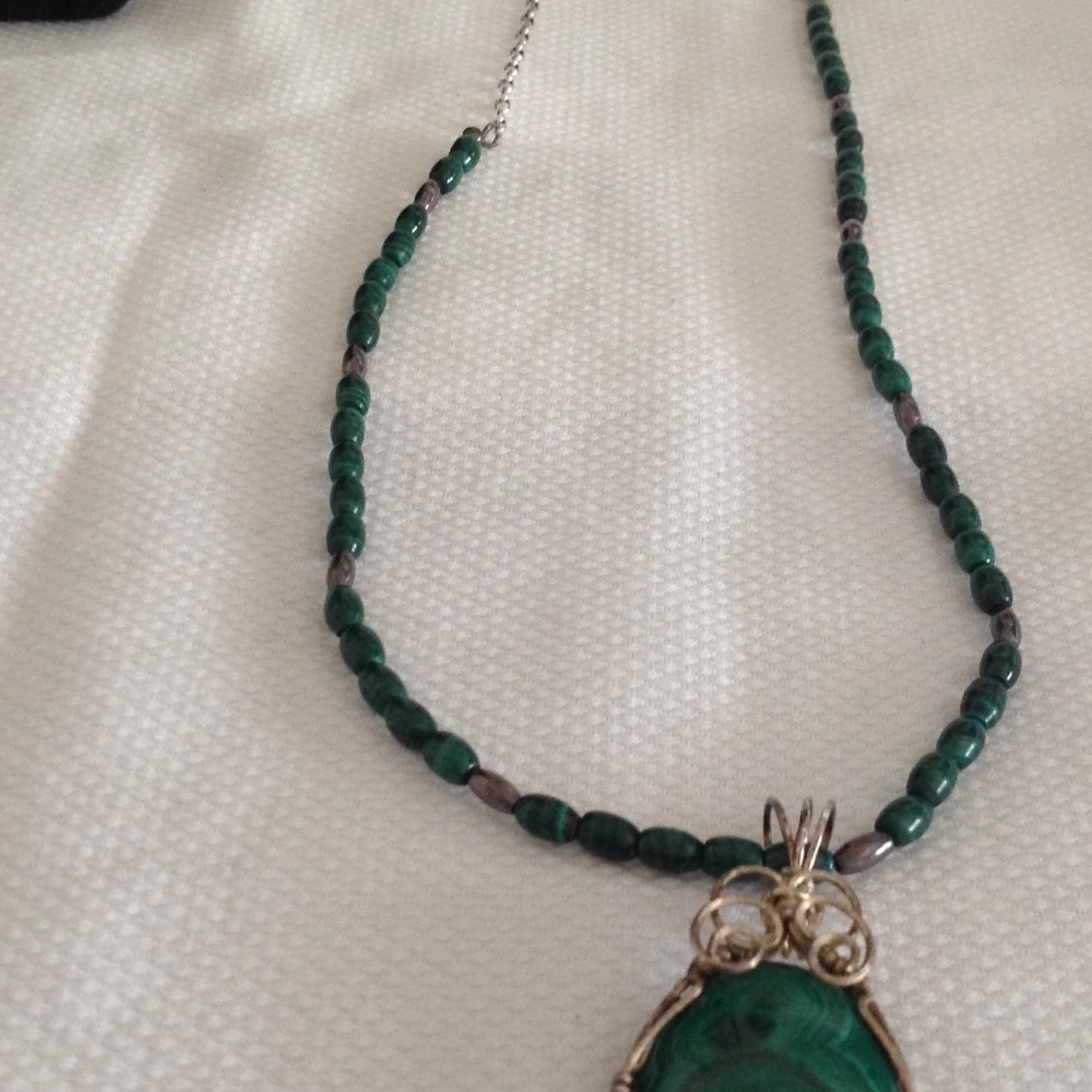 Ladies Sterling silver Jade necklace - Picture 5 of 9